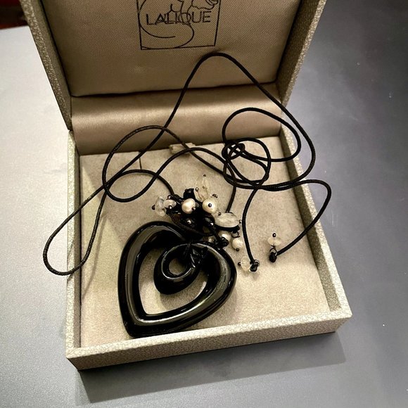 🎉HP🎉Lalique Rare Black Crystal Twisted Heart Pendant - Picture 4 of 8
